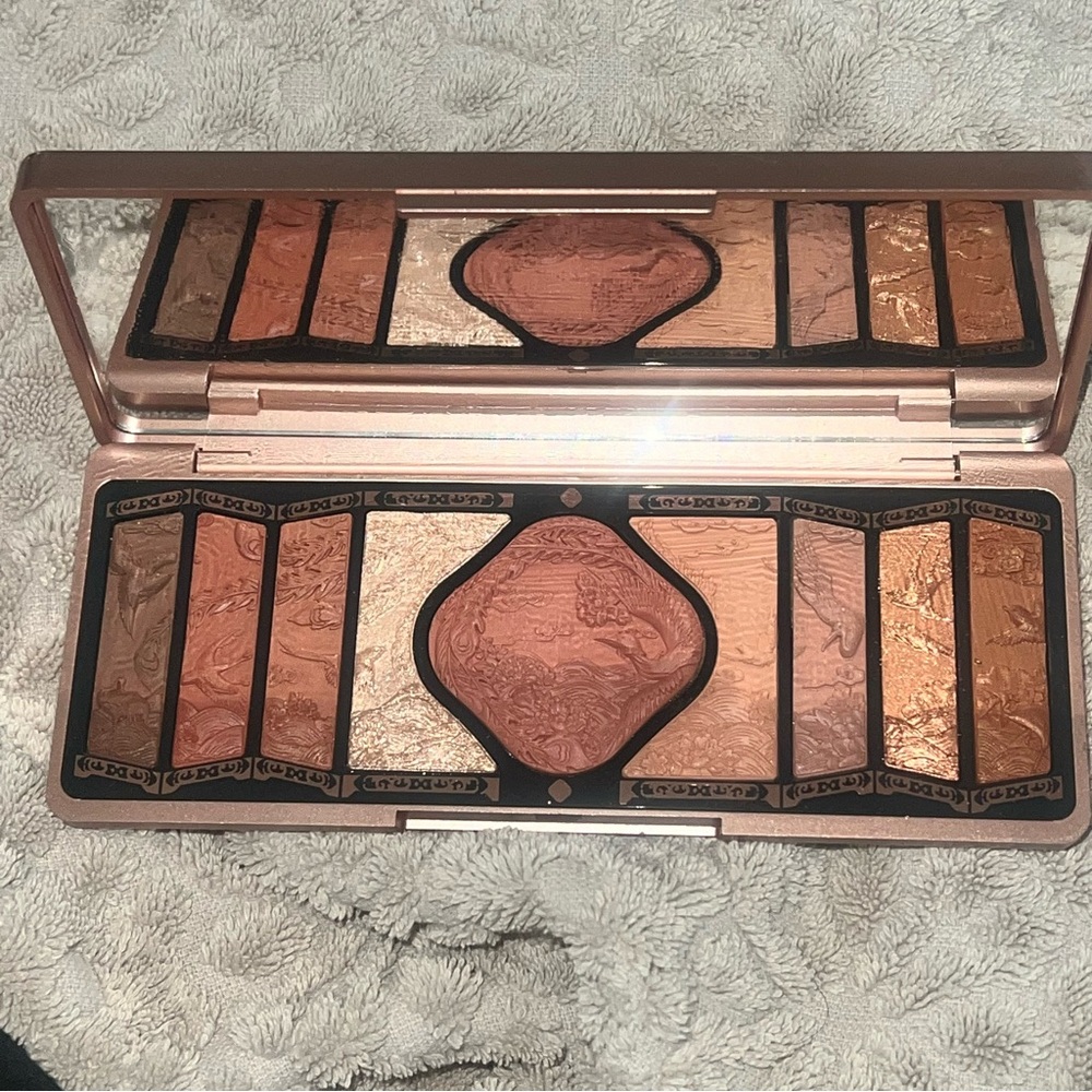 New Floral Engraving Phoenix Makeup Palette NEW Monochrome Brown - Picture 3 of 5